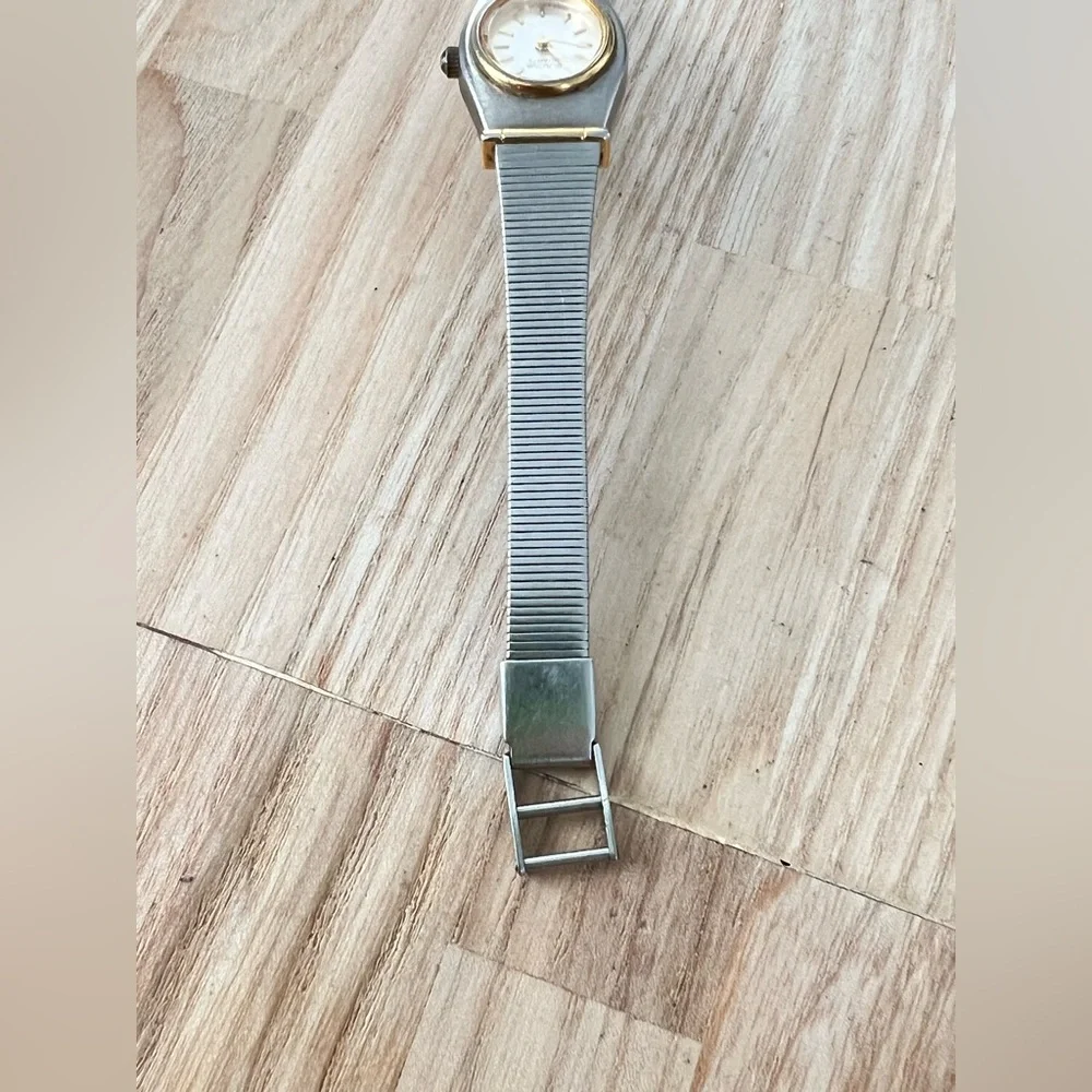 Vintage Bulova ladies silver tone classic watch NEW BATTERY